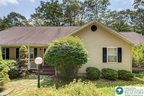 3246 Mountain View Dr, Tannersville, PA, 18372-7863 | Card Image