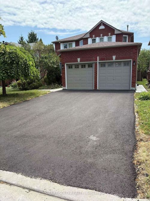 74 Hearne Cres, Ajax, ON, L1T3P6 | Card Image