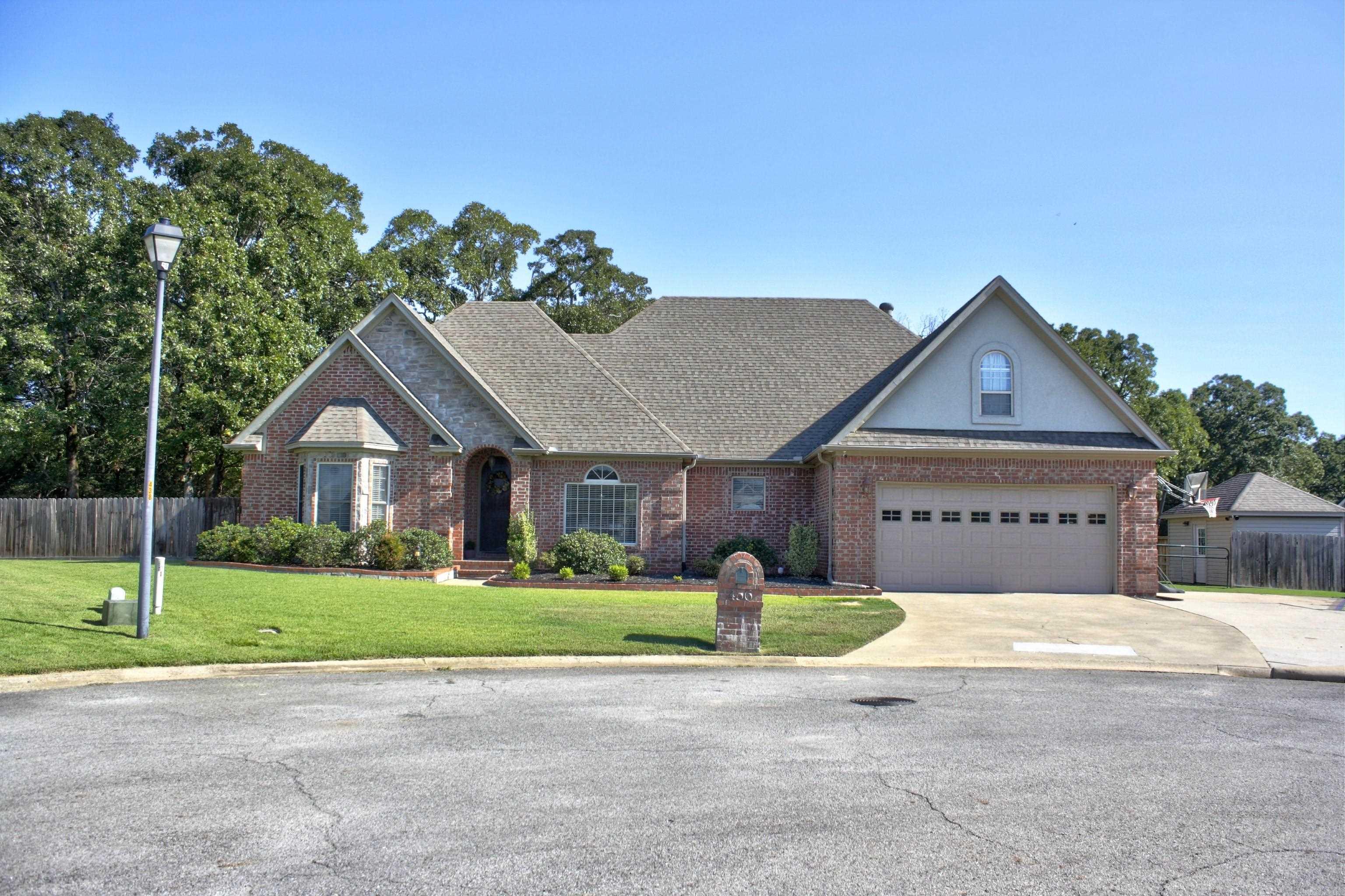 Jennifer Ln, Searcy, AR 72143