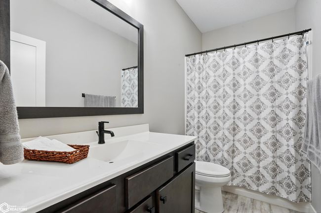 1015 E Adams St, Home with 2 bedrooms, 2 bathrooms and null parking in Washington IA | Image 14