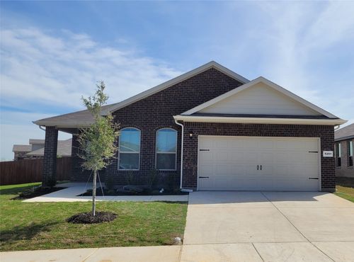 5201 Petal Meadows Dr, Fort Worth, TX, 76179-3162 | Card Image