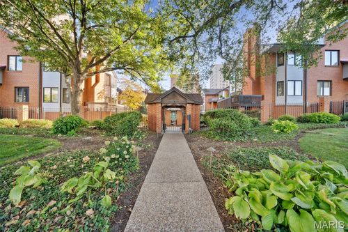 apt-32-4454 Lindell Blvd, Saint Louis, MO, 63108-2477 | Card Image