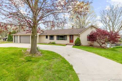 235 Indianwood Rd, Lake Orion, MI, 48362-1512 | Card Image