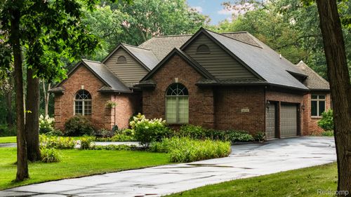 1438 Duff Ln, Milford, MI, 48381-2612 | Card Image