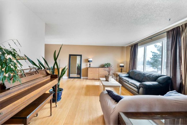 4448 Brentwood Green Nw, Home with 4 bedrooms, 1 bathrooms and 2 parking in Calgary AB | Image 6