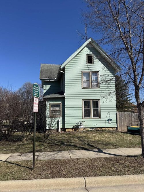 119 10th Ave, New Glarus, WI, 53574-8898 | Card Image