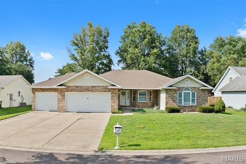 10 Michelle Drive, Mascoutah, IL, 62258 | Card Image