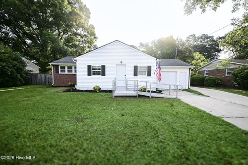 704 Henderson Dr, Jacksonville, NC, 28540-4476 | Card Image