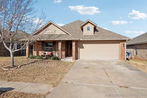 9425 Nw 91st St, Yukon, OK, 73099-8742 | Card Image