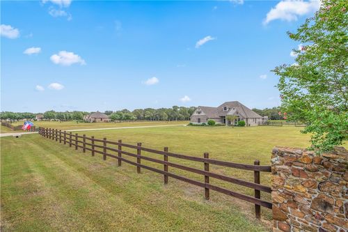 9600 Shadow Creek Trl, Bryan, TX, 77808 | Card Image