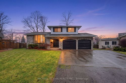 22 Little John Crt, Welland, ON, L3C5X2 | Card Image