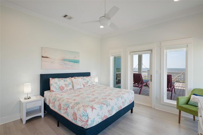 852 Lazy Ln, House other with 4 bedrooms, 3 bathrooms and 1 parking in Crystal Beach TX | Image 4