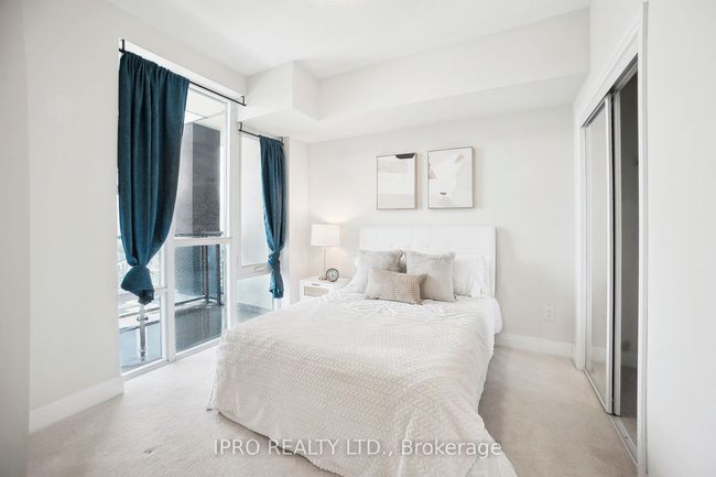 903 - 16 Concord Pl, Condo with 2 bedrooms, 2 bathrooms and 2 parking in Grimsby ON | Image 17