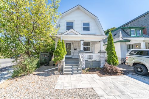 {{alt}} | Card Image