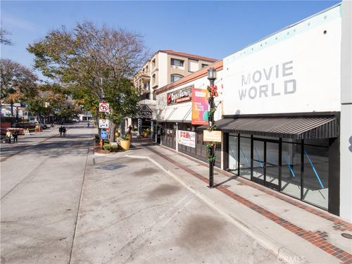 212 N San Fernando Blvd, Burbank, CA, 91502 | Card Image
