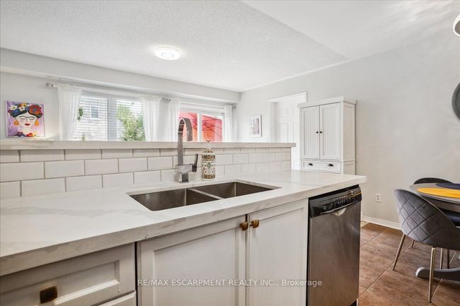 2403 Emerson Dr, House attached with 3 bedrooms, 4 bathrooms and 1 parking in Burlington ON | Image 13