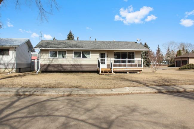 4801 48 Avenue, Home with 3 bedrooms, 1 bathrooms and 2 parking in Forestburg AB | Image 2
