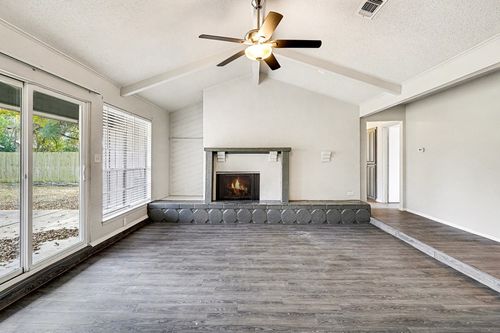 2705 Warren Ln, Fort Worth, TX, 76112-5723 | Card Image