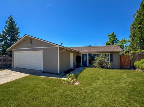813 Northridge Dr, Yreka, CA, 96097-2112 | Card Image