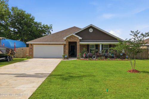 8257 Curry Rd, Biloxi, MS, 39532-8348 | Card Image