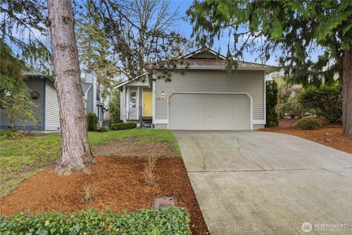 2415 Se 8th Pl, Renton, WA, 98055-3951 | Card Image