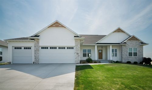 3149 Windsor Dr, Robins, IA, 52328-8403 | Card Image