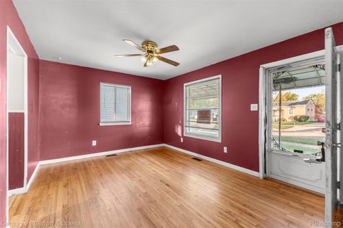 8025 Oak St, Taylor, MI, 48180-2259 | Card Image