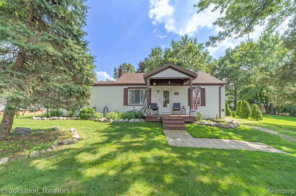 Grand Traverse St, Commerce Township, MI 48382