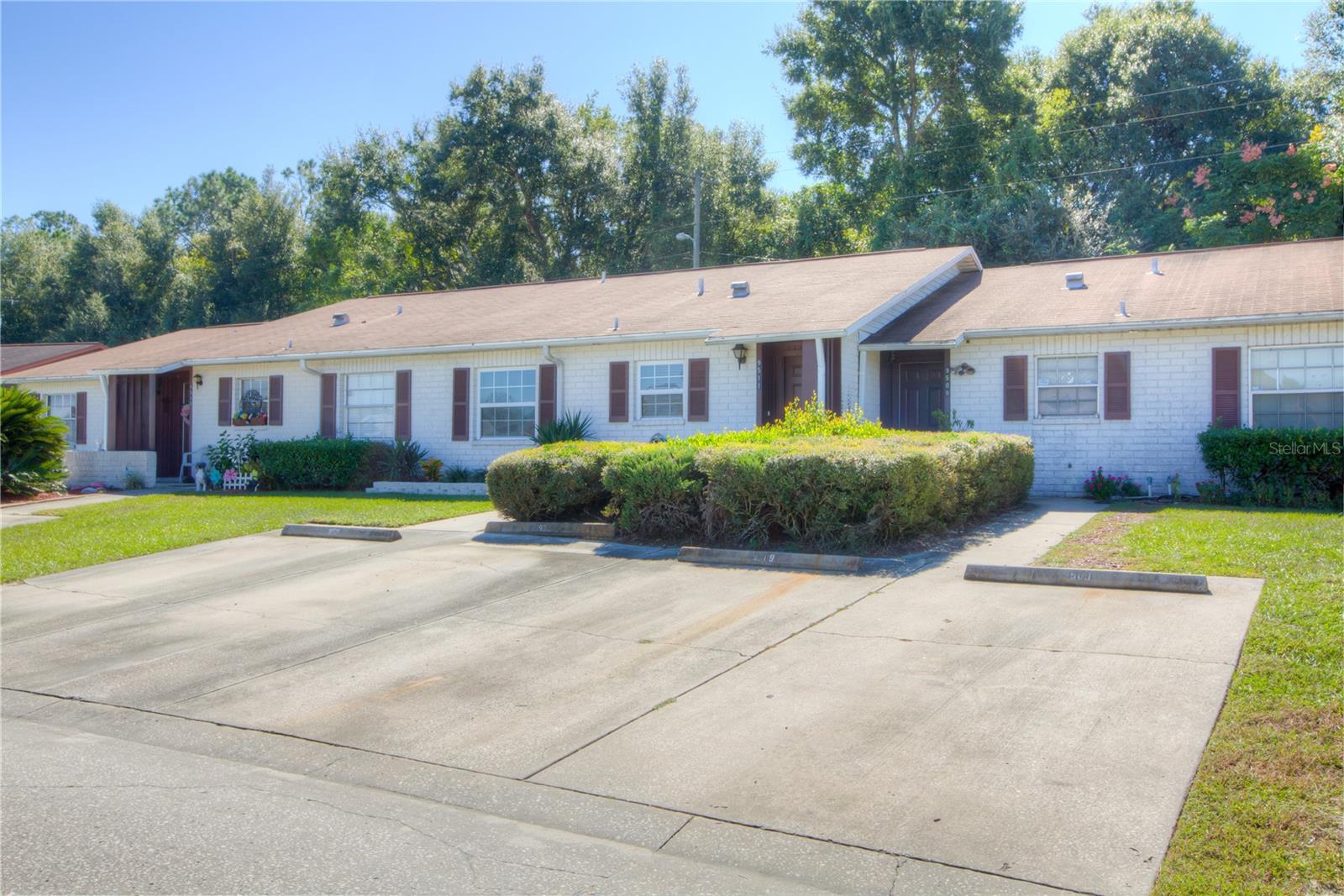 Lake Park Dr, Thonotosassa, FL 33592