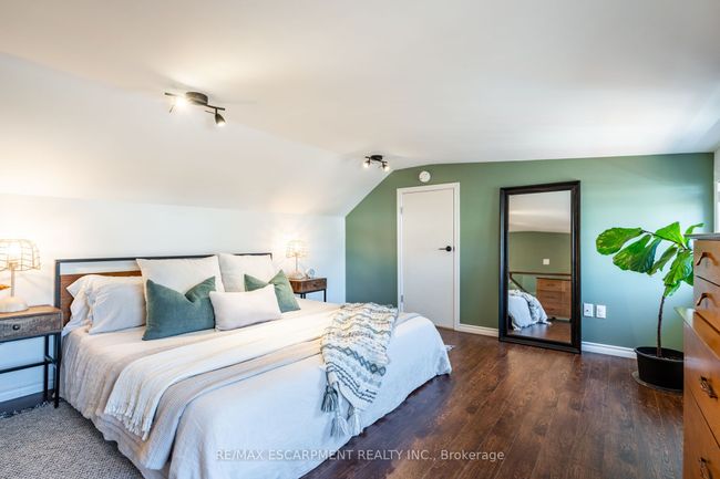 114 London St N, House other with 3 bedrooms, 2 bathrooms and 2 parking in Hamilton ON | Image 27