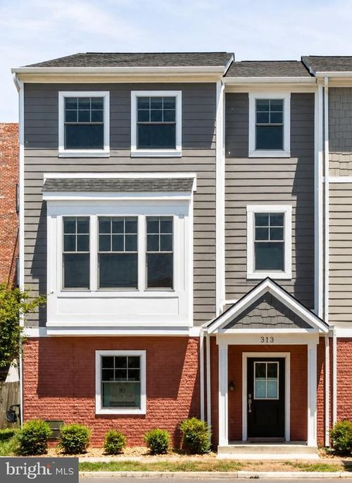 313 Charles St, FREDERICKSBURG, VA, 22401-6017 | Card Image