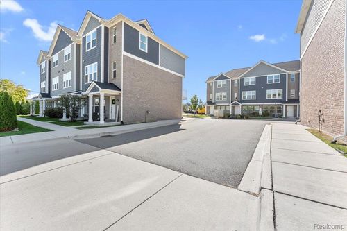 2937 E Square Lake Rd, Troy, MI, 48085-3978 | Card Image