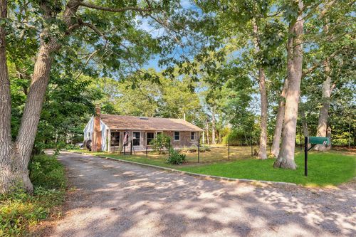 2 Fairview St, Westhampton, NY, 11977-1140 | Card Image