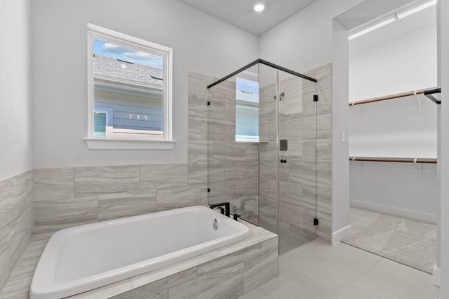 Owner's Bathroom | Image 16