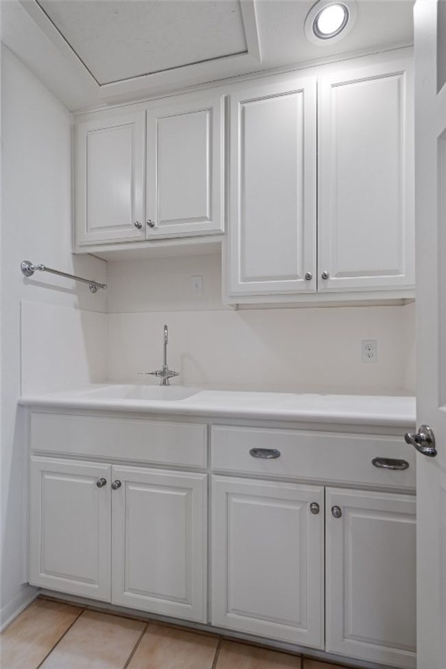 Butler's Pantry with sink | Image 19