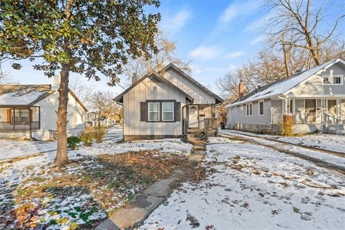 7233 Park Ave, Kansas City, MO, 64132-3305 | Card Image