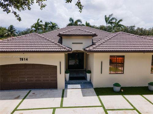 7814 Nw 165th St, Miami Lakes, FL, 33016-8404 | Card Image