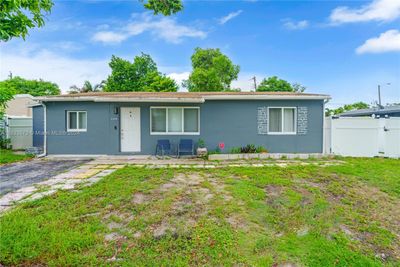 2340 Sw 42nd Way, House other with 3 bedrooms, 2 bathrooms and null parking in Fort Lauderdale FL | Image 2