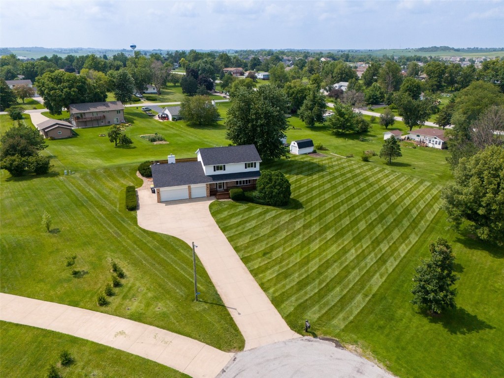 Meadowlark Dr, Cedar Rapids, IA 52404