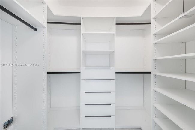 APT-2314 - 350 S Miami Ave, Condo with 2 bedrooms, 2 bathrooms and null parking in Miami FL | Image 13