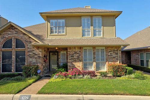1229 Wooded Trl, Hurst, TX, 76053-3800 | Card Image