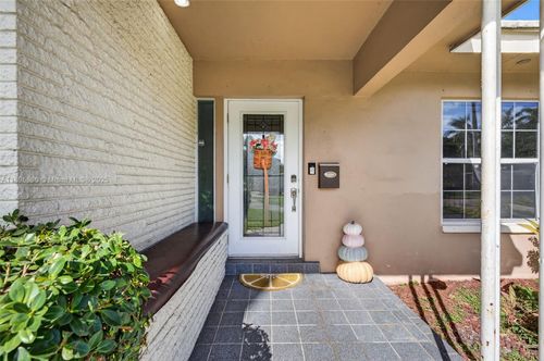 801 Holly Ln, Plantation, FL, 33317-1219 | Card Image