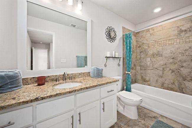 Full Bathroom w/ Shower/Tub Combo | Image 25