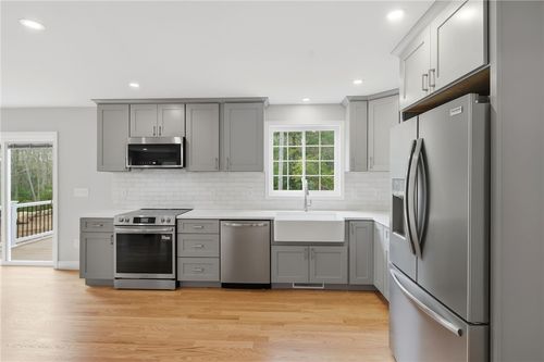 14 Elaine Dr, Hope Valley, RI, 02832-1294 | Card Image