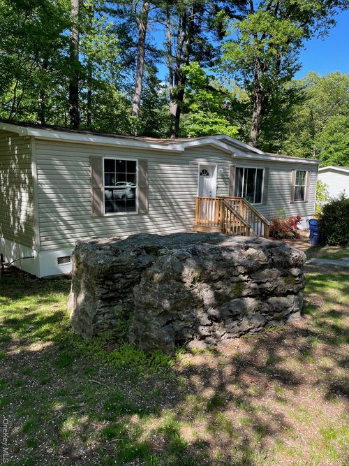 600 E Chester St, Kingston, NY, 12401-1745 | Card Image