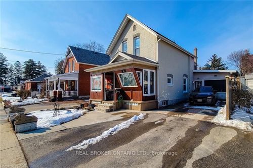 84 Port St, Brantford, ON, N3S1Y7 | Card Image