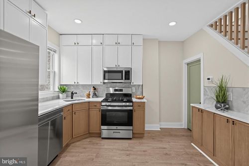 831 Livingston St, PHILADELPHIA, PA, 19125-3516 | Card Image