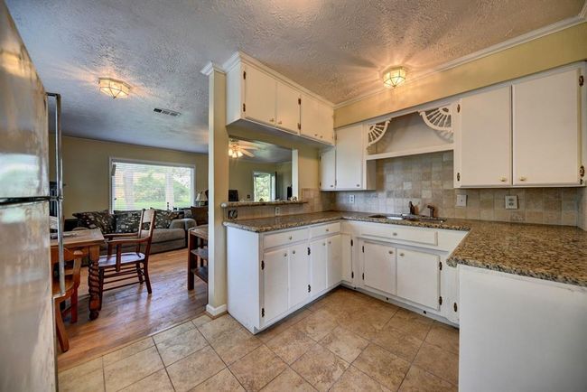 Guest House - Kitchen | Image 26