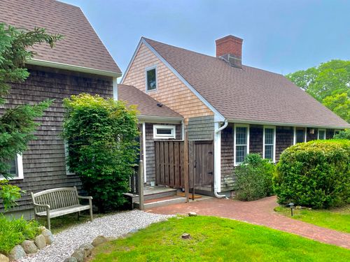 1 Harpoon Holw, Aquinnah, MA, 02535-1329 | Card Image