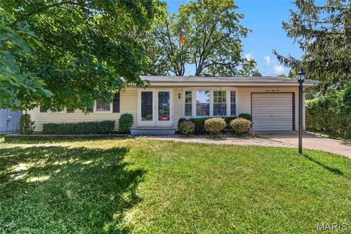 1132 Burgundy Ln, Ballwin, MO, 63011-4108 | Card Image